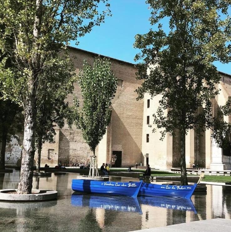 Banksy - Arte In Centro Citta Lägenhet Parma Exteriör bild