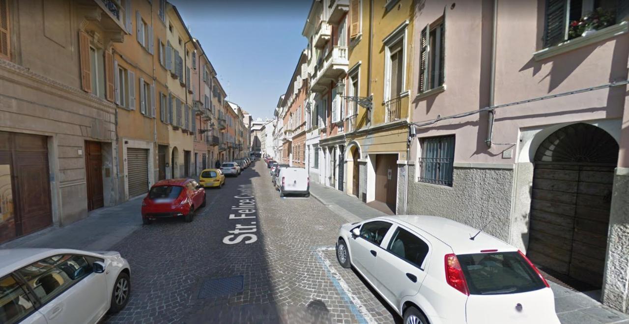 Banksy - Arte In Centro Citta Lägenhet Parma Exteriör bild