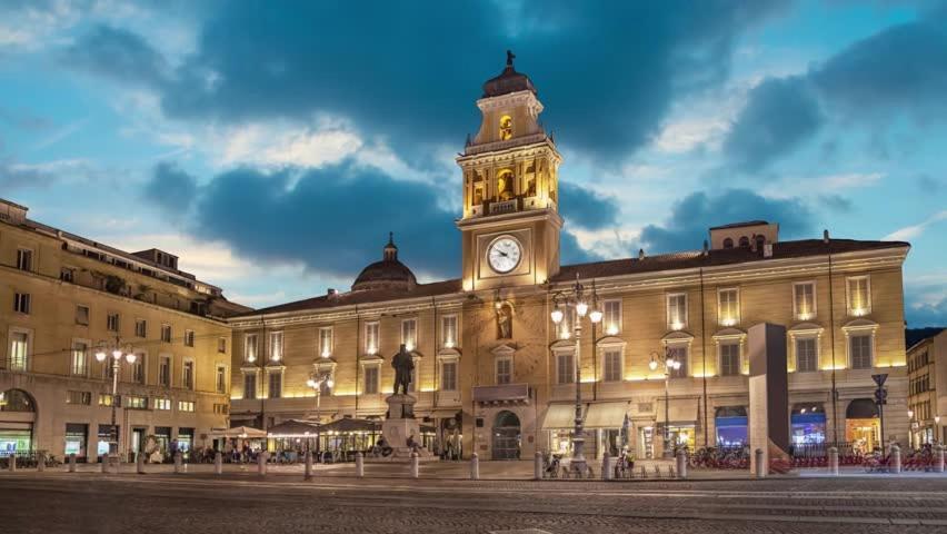 Banksy - Arte In Centro Citta Lägenhet Parma Exteriör bild